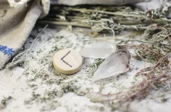 Runa Kenaz: formato, aspectos positivos, negativos, leitura e mais!