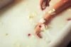 Banho de leite: aprenda 8 receitas para descarrego, amor e mais!