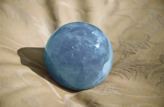 Quartzo azul: origem, benefícios, como usar, como energizar e mais!