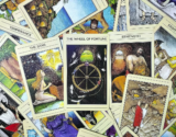 Tarot: o que é, tipos de tiragens, significados das cartas e mais!